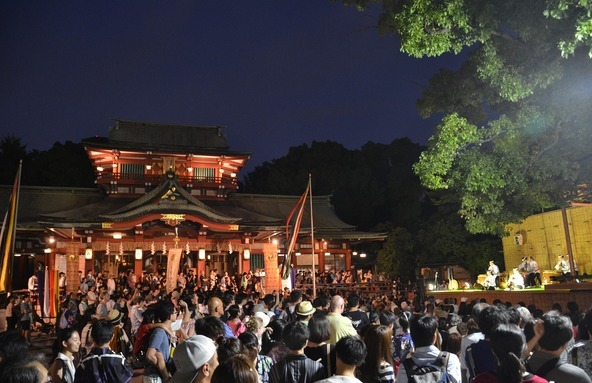 深川八幡祭写真集 昭和56年 下町タイムス社 水かけ祭り 富岡八幡宮例大祭 富岡八幡宮例大祭「深川八幡祭り」（2024年） | 豪快な水かけ
