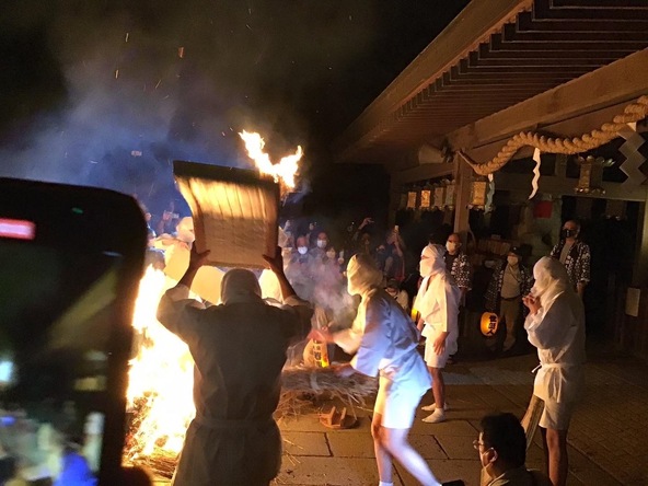 文字通り、熱気あふれる奇祭にドキドキ！