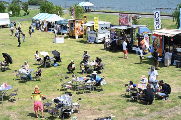 地域住民を中心に、例年多くの人々が訪れる人気の祭りです