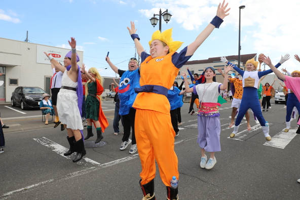 人気キャラクターの仮装も集結する中日の「大仮装行列」は子供にも大人気！