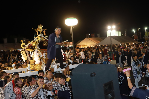 威勢がいいかけ声とともに神輿や山車が練り歩く光景はまさに圧巻！