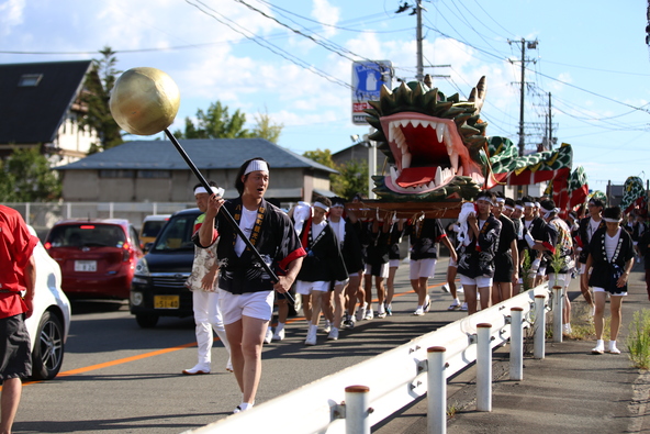 「八郎太郎龍」は約2時間かけて会場まで練り歩きます