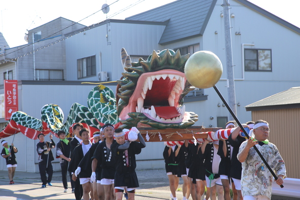 祭りの大きな目玉となる「八郎太郎龍」