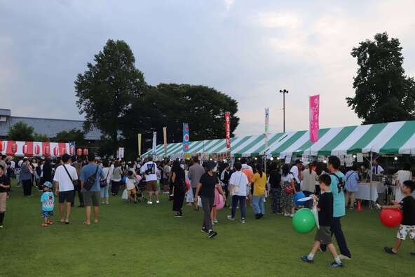 会場のにぎやかな雰囲気に子供たちもワクワク♪