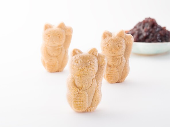 招き猫をモチーフにしたお菓子も