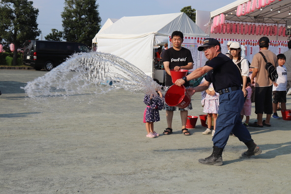 打ち水で昔ながらの涼のとり方を体験しましょう