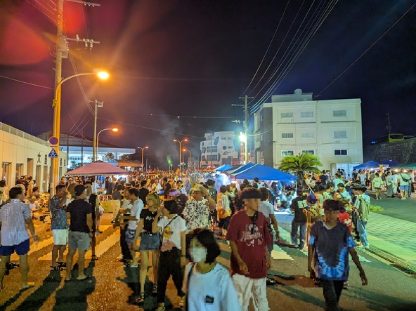 例年多くの人々が訪れる人気の花火大会です