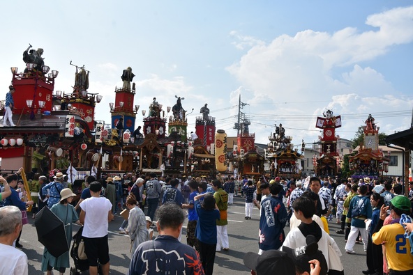 祭りを彩る「まんど」は、日中も運行し、「沼田祇園囃子競演会」を行います