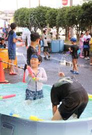 夏の暑さを吹き飛ばす水遊びコーナーも！