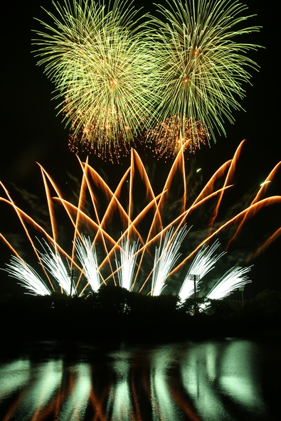 花火は全国花火大会等で数々の受賞経験をもつ「野村花火工業株式会社」が手掛けます