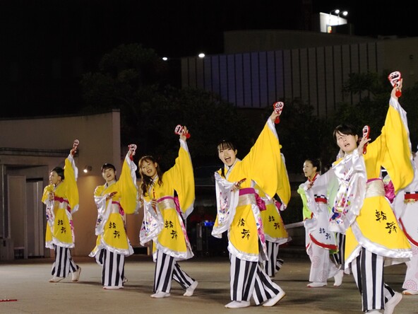 軽やかな鈴の音を響かせる「すずっこ踊り」