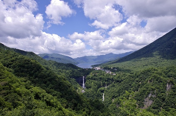 「中禅寺湖」や「華厳滝」も一望できます