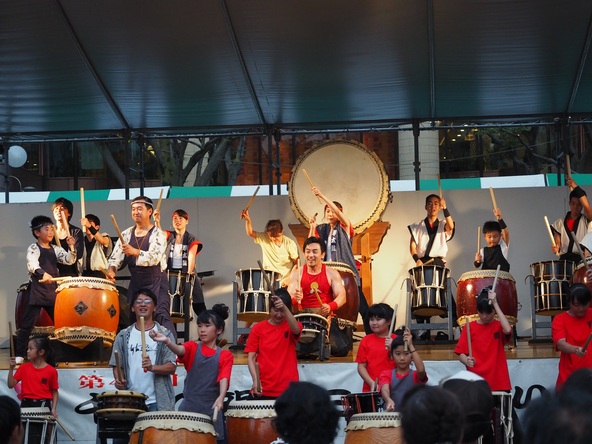 「千葉市中央公園」では、ダンスパフォーマンスなどのステージイベントも行われます（過去開催時の様子）