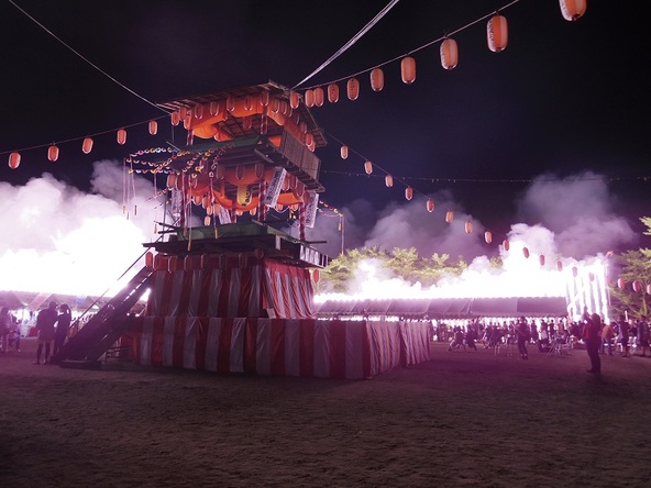 花火大会の目玉はナイアガラ花火
