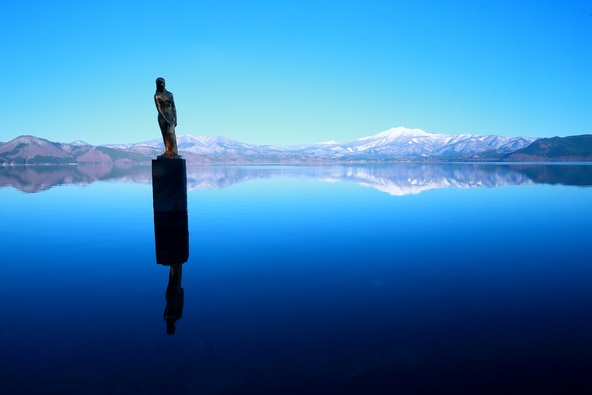 ルリ色の田沢湖