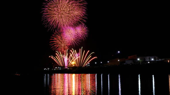 フィナーレには花火が打ちあがります