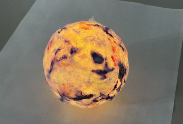 福井県越前市に受け継がれる越前和紙を使用した“和紙あかり”