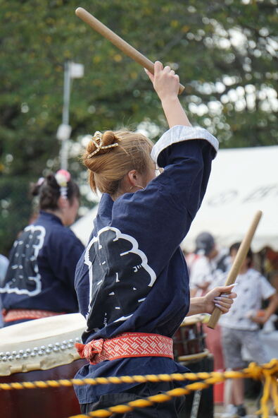 例年、地元の人々を中心に、多くの人々が祭りに参加します