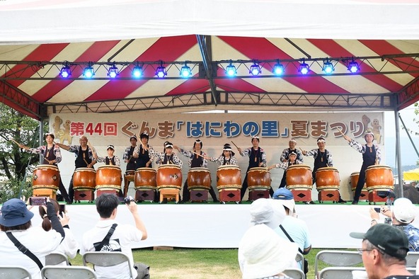 地元郷土芸能などが観覧できるステージイベントも実施
