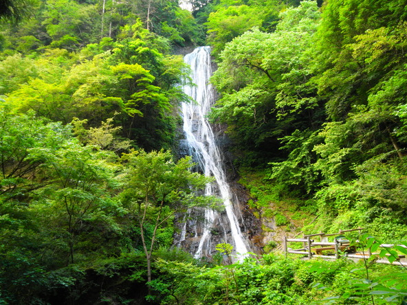 丸神の滝（画像提供：ラインズ / PIXTA）
