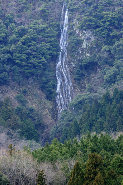 雨の翌日などの出現する“幻の滝”（画像提供：旅風 / PIXTA）