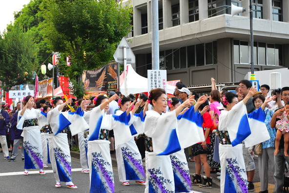誰でも気軽に参加して一緒に盛り上がれるのも「流し踊り」の魅力です♪