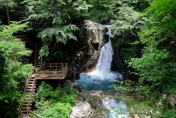 竜神の滝（画像提供：kazu8 / PIXTA）