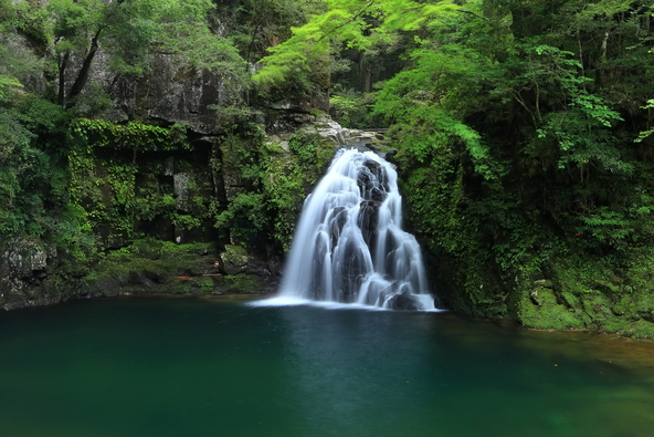 千手滝（画像提供：kazukiatuko / PIXTA）