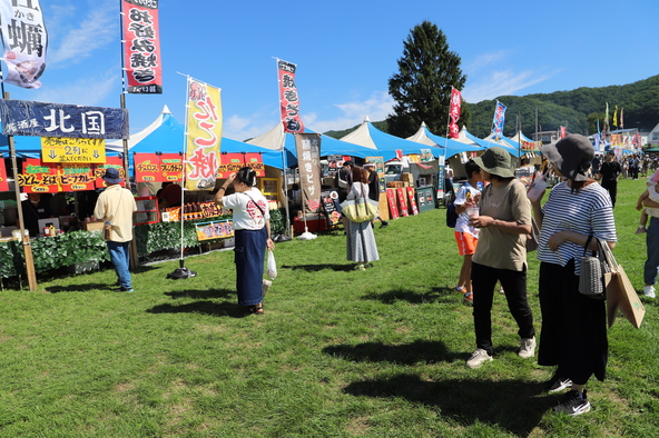例年、町民の人々を中心に多くの来場者でにぎわいます