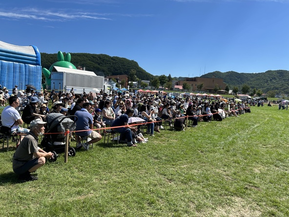 例年人気のイベントのひとつ。有名人を間近で見られ、子供もテンションアップ！