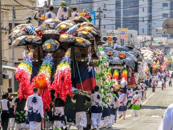 各地区によって異なる法被（はっぴ）にも注目！