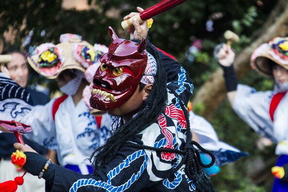 鬼の面は、見る人を圧倒させてしまうほどの迫力です