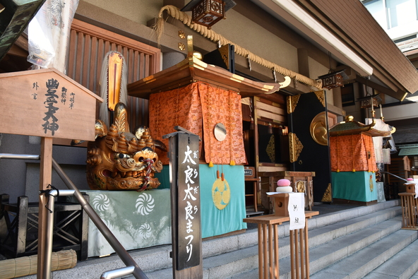 「だらだら祭り」開催時の「芝大神宮」の様子（画像提供：nijimi / PIXTA)