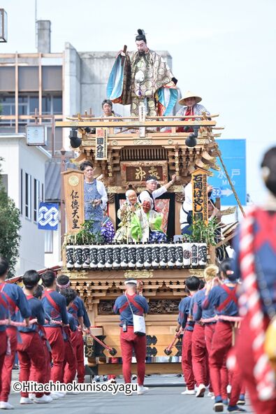 山車にはなんと10人もの人が乗るんだとか！