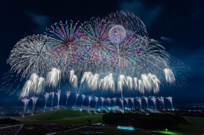 北海道芸術花火2025 | 札幌・モエレ沼公園の花火が進化 花火×音楽の新 