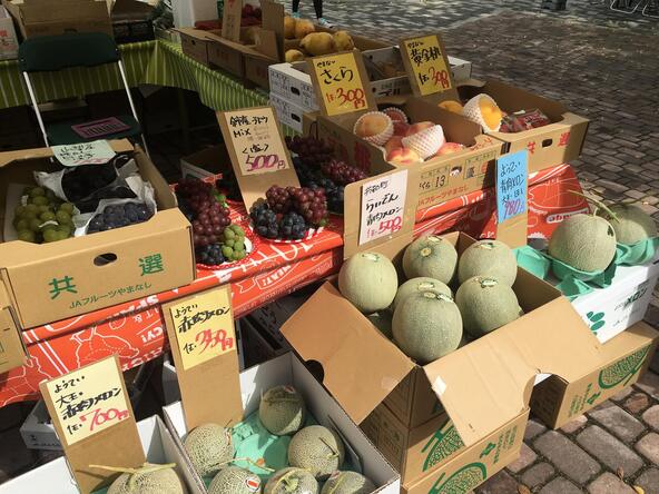 お土産にもおすすめ！産直野菜や果物