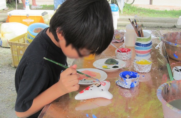 親子で絵付け体験にチャレンジしましょう