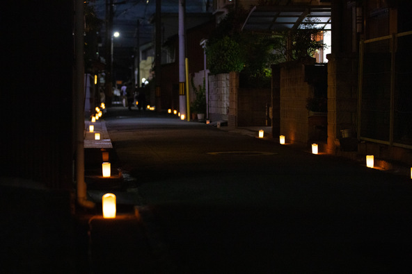 秋の夜を幻想的に彩る「路地キャンドル」