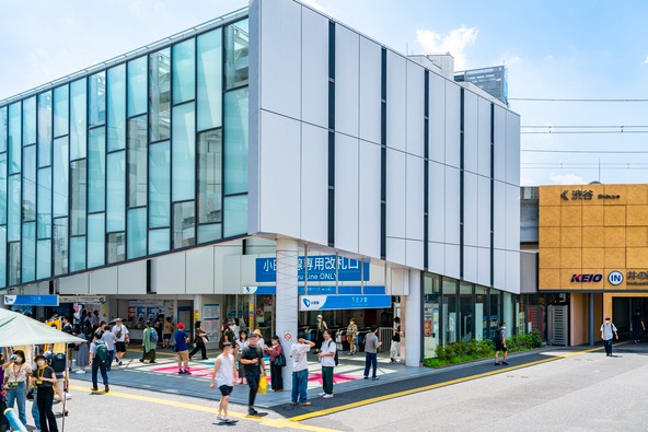 下北沢駅前（画像：t.sakai / PIXTA）
