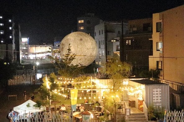 「Museum of the Moon」（会場：下北線路街 空き地）