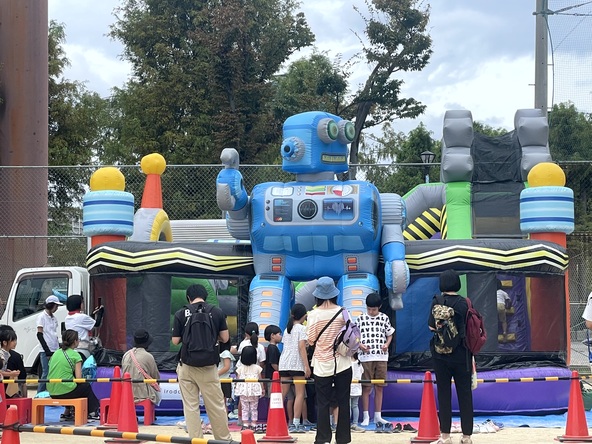 色とりどりの遊びや体験に、子供たちの笑顔が広がります