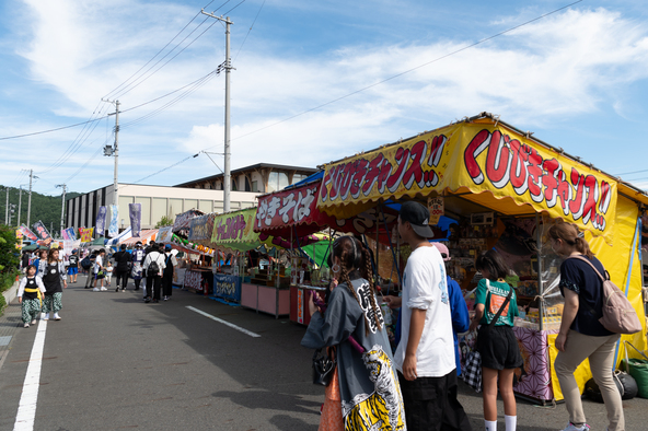 大槌町内には屋台も並び、祭りムードに包まれます