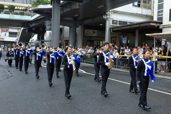 鮮やかな演奏を披露するマーチングパレードも！