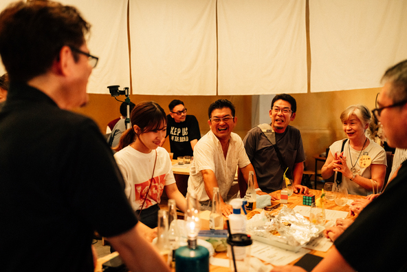 職人とディープなものづくり談義を楽しむ「職人BAR」の様子