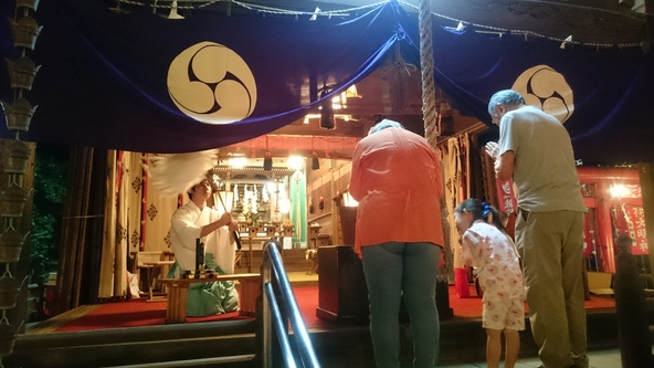 祭り当日は、社殿への参拝を忘れずに