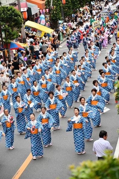 メインイベントの「ふれあいまつり」では民踊パレードも行われます