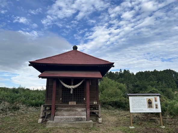 小松寺跡に建てられた観音堂