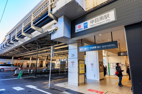 「中目黒駅」前の風景（画像提供：yama1221 / PIXTA）