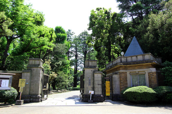 「駒場公園」正門の様子（画像提供：SUYA / PIXTA）