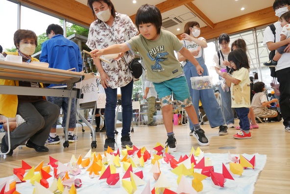 室内で行われる「お遊び処 出目金」は子供たちで大にぎわい！